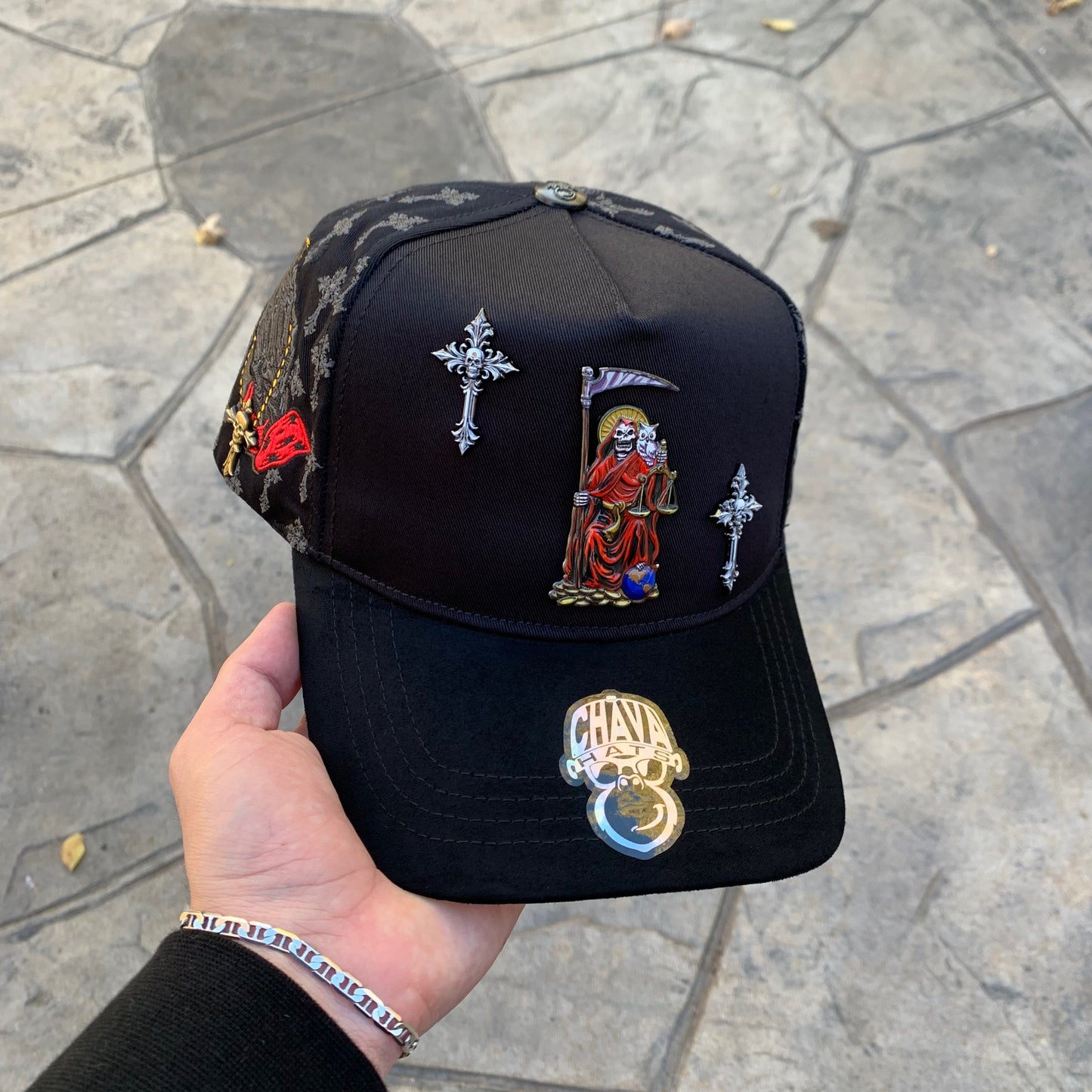 LA SANTA SENTADA - CHAVA HATS