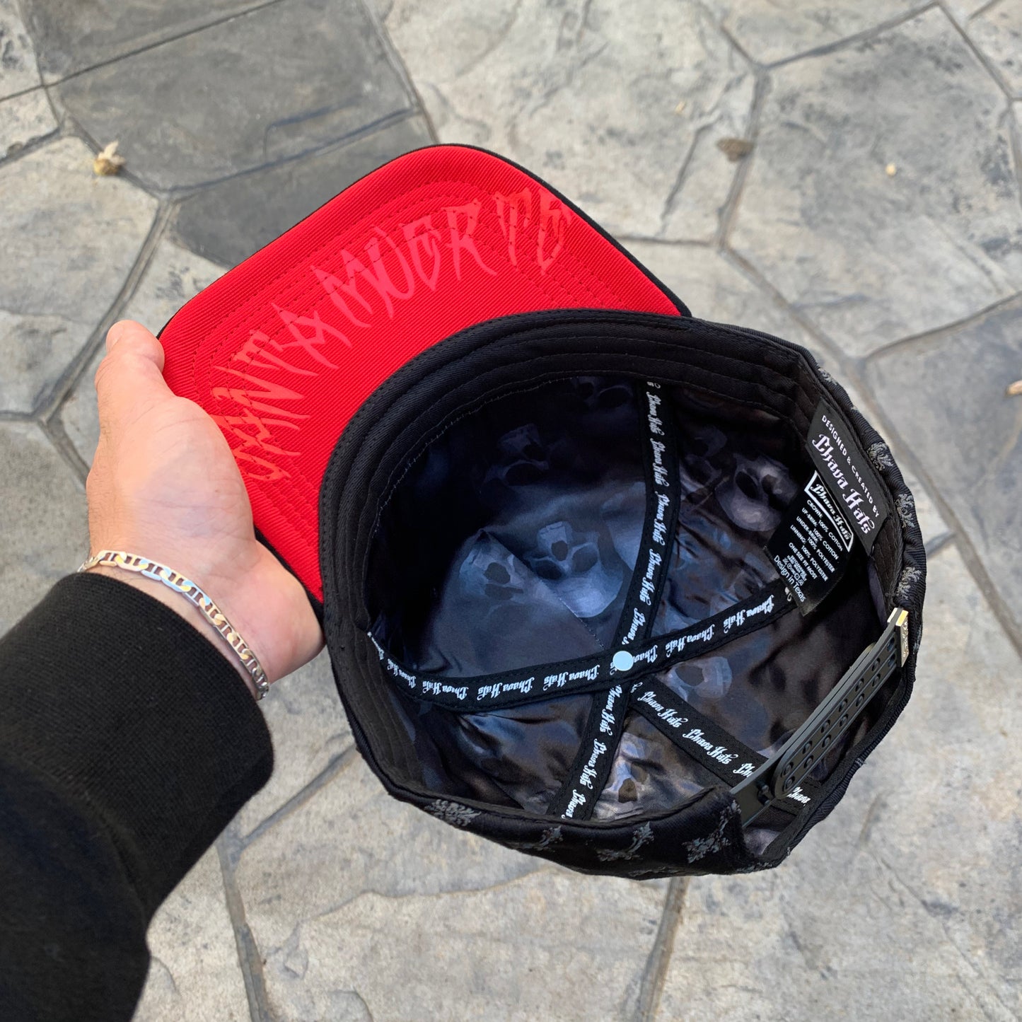 LA SANTA SENTADA - CHAVA HATS