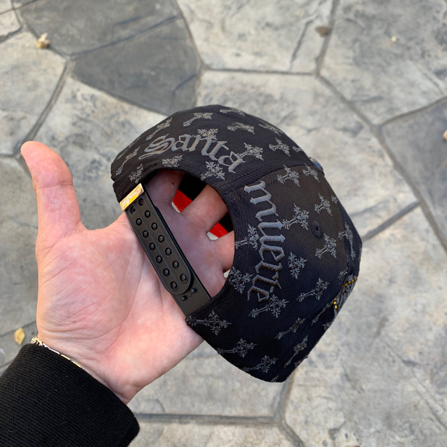 LA SANTA SENTADA - CHAVA HATS